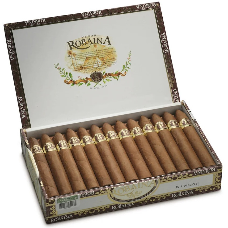 O Vegas Robaina Unicos é um dos exemplares mais apreciados da tradicional linha Vegas Robaina, conhecida pela sua qualidade excepcional e tabacos colhidos na renomada região de Vuelta Abajo, em Cuba.